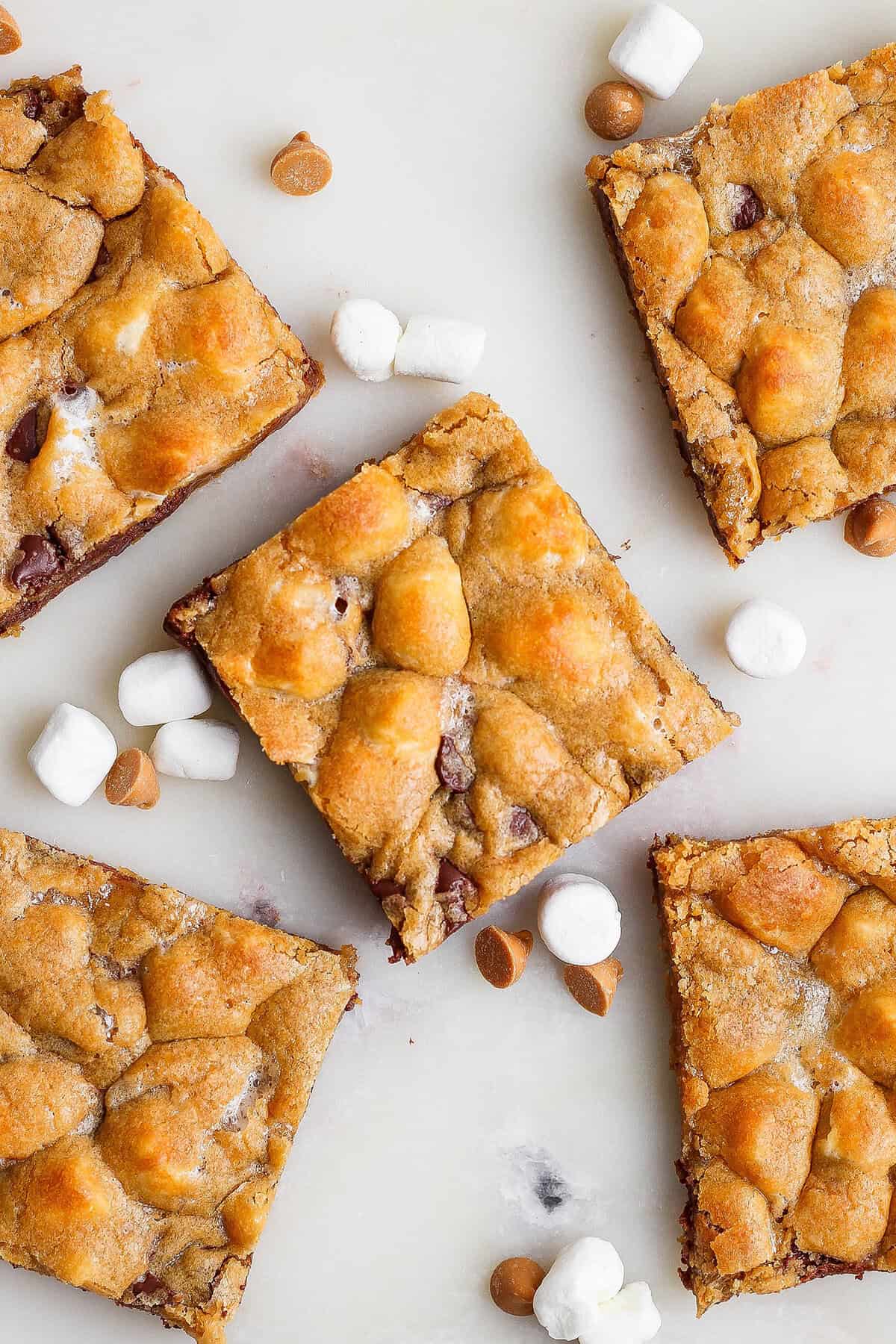 Overhead view of 5 disappearing marshmallow brownies with butterscotch chips and marshmallows
