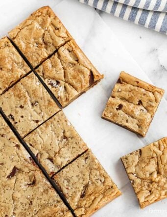 almond chocolate chunk blondies