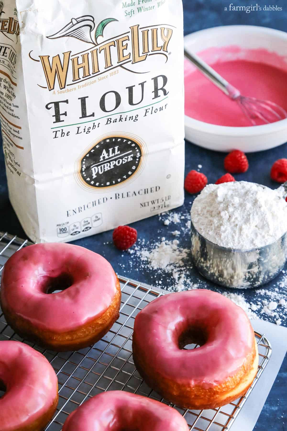 This golden, vanilla-raspberry donuts recipe with sweet lemon glaze is a yummy homemade gift for Valentine's Day. Flour, powdered sugar, and raspberry donuts.