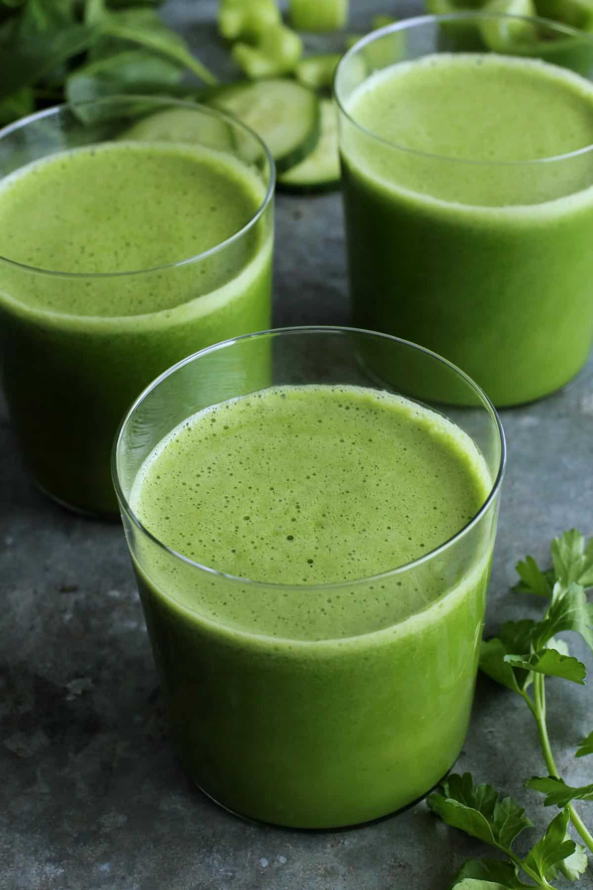 Green Juice is an easy blender recipe that whirls together spinach, parsley, cucumber, celery, green bell pepper, and orange juice. 3 glasses of green juice