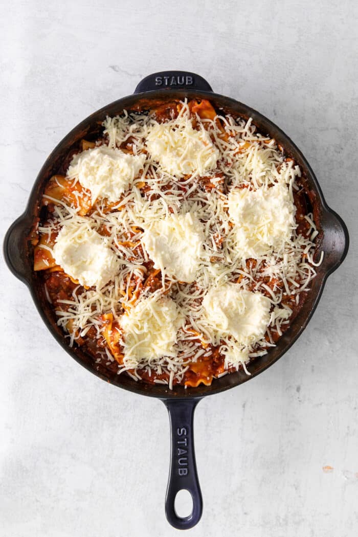 This skillet lasagna recipe has all the classic lasagna ingredients, without the extra dishes and layering! Perfect for weeknight dinners. Mozzarella cheese topping a skillet lasagna