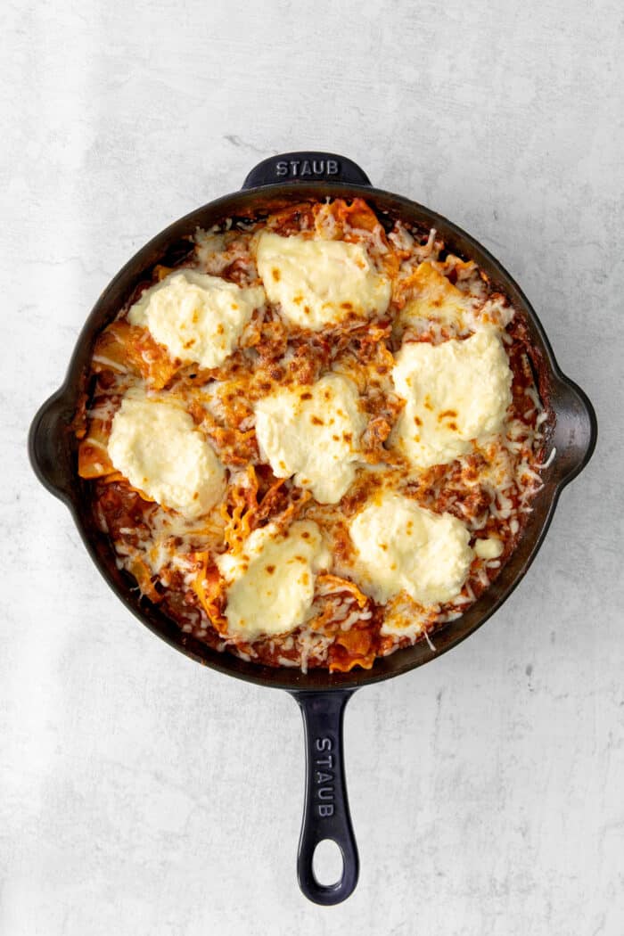 This skillet lasagna recipe has all the classic lasagna ingredients, without the extra dishes and layering! Perfect for weeknight dinners. Melted cheese on top of a skillet lasagna