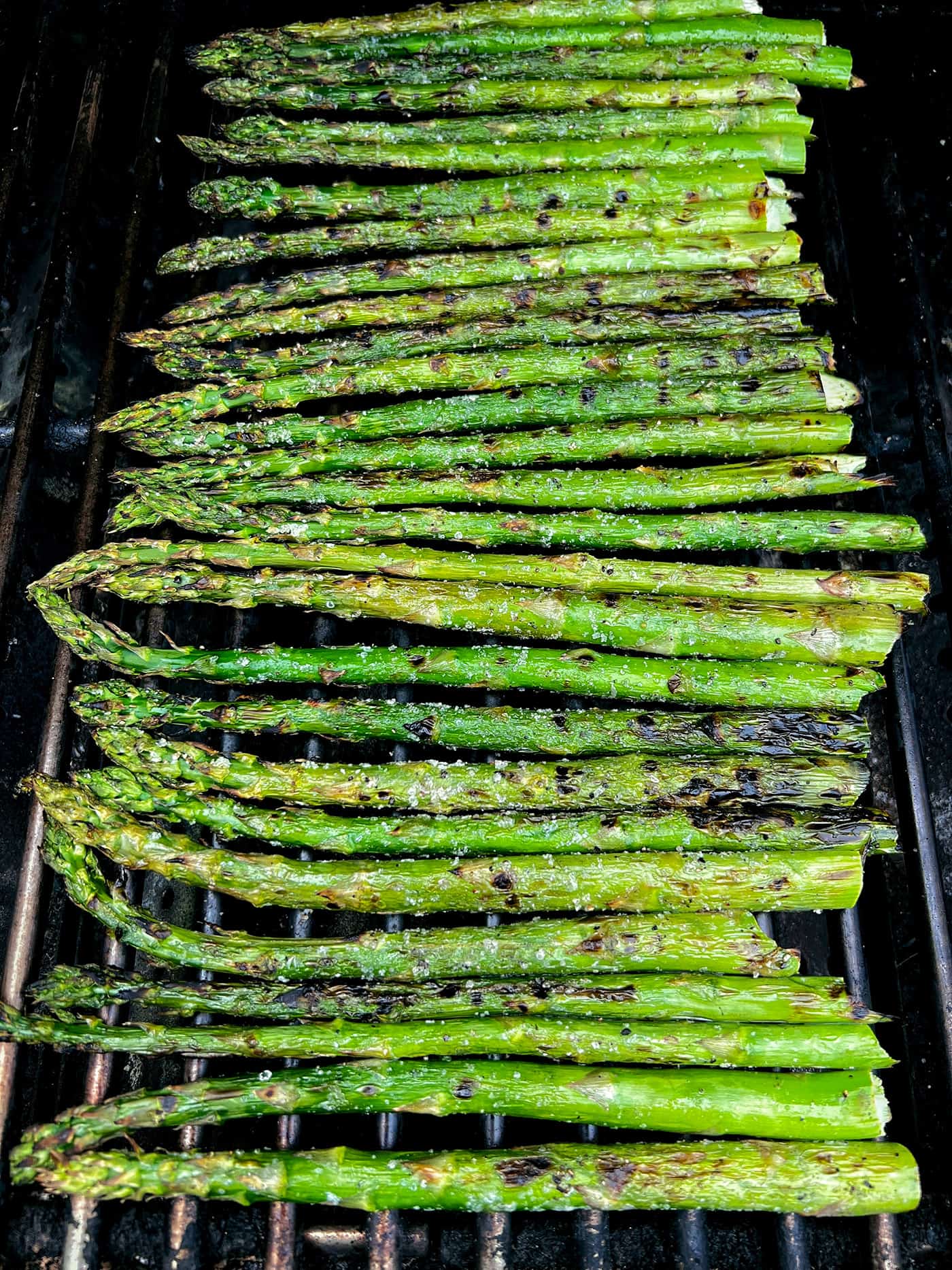 With just 2 ingredients, this Grilled Asparagus is an easy side dish that can be prepared in just 20 minutes. Asparagus on grill grates