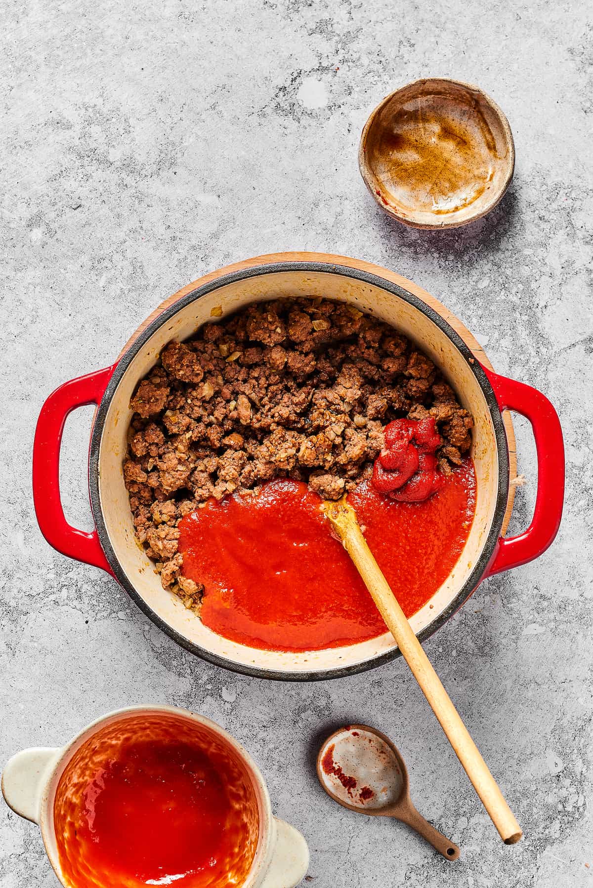 Made with tomato sauce, ground beef, and elbow macaroni, this Easy Beefaroni is the homemade version of the canned classic. Quick & easy! Cooked ground beef with tomato sauce