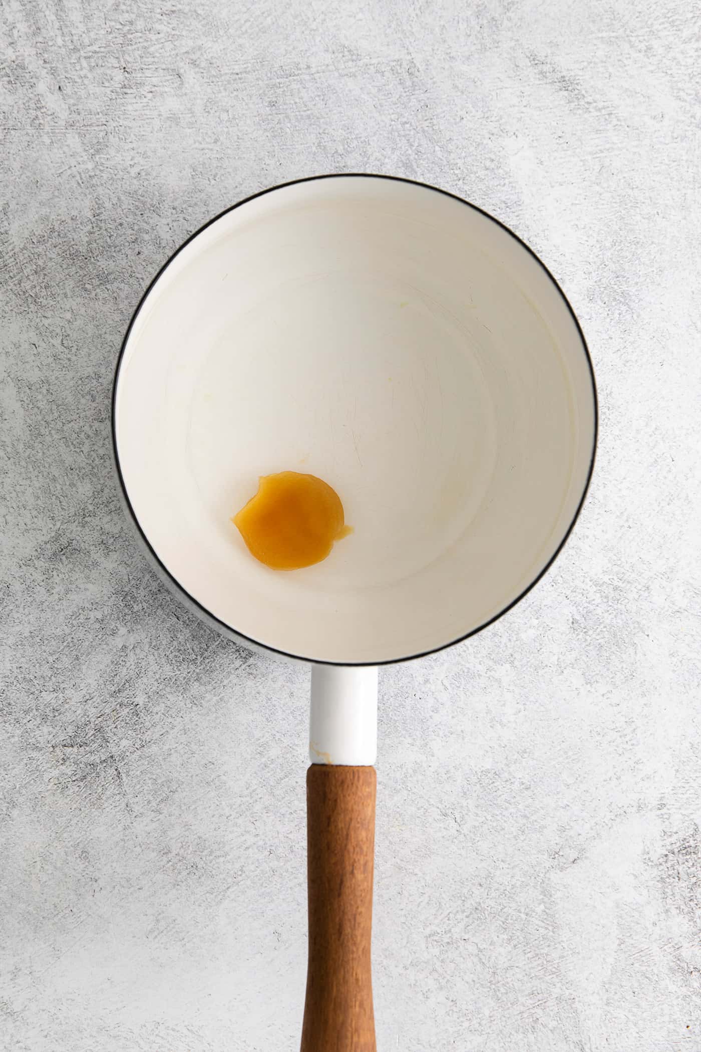 Made with citrus mint and peach tea, lemon, and honey, Starbucks Medicine Ball Recipe is just the thing for those chilly months. Honey in a pot of hot water