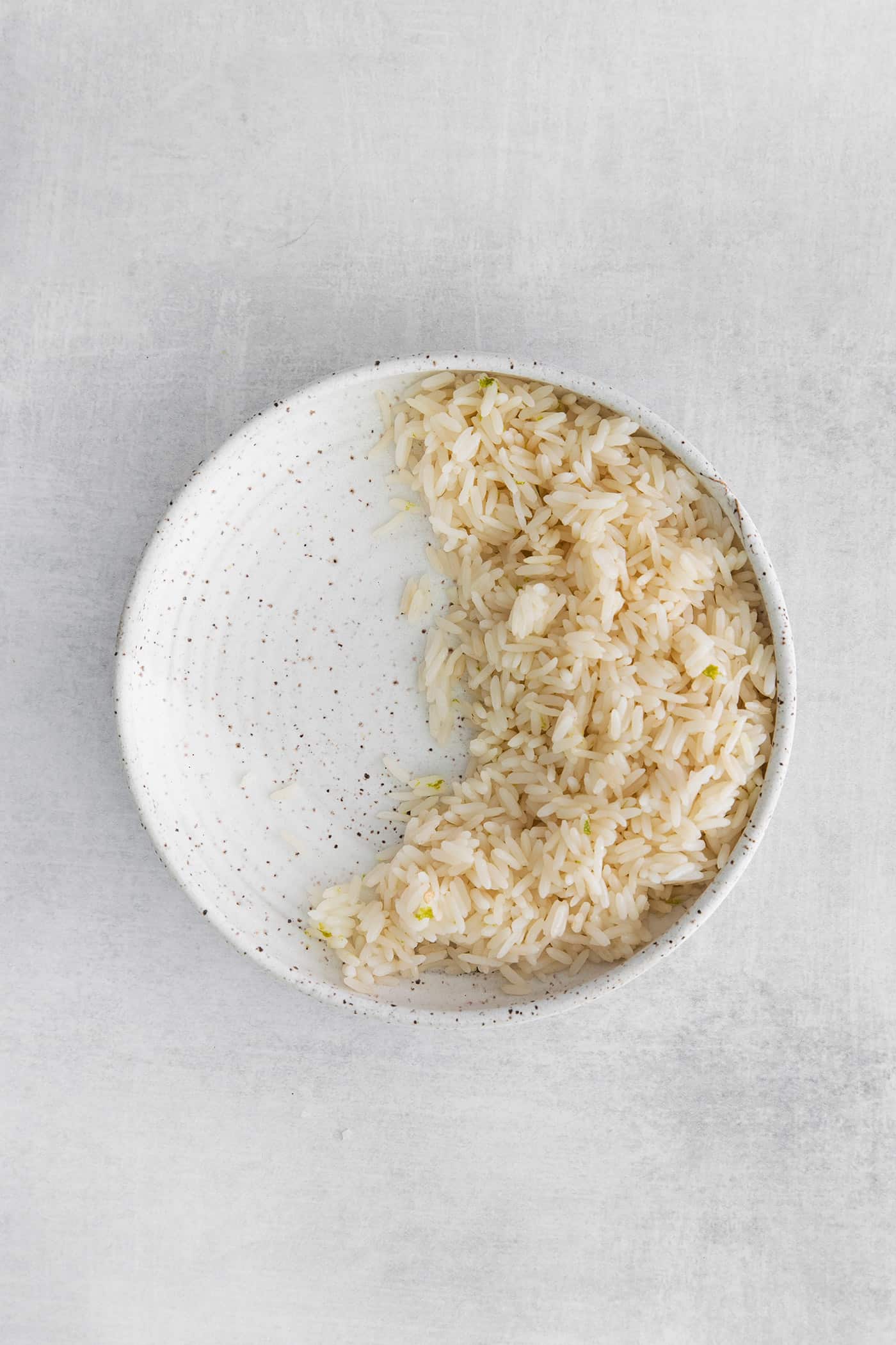 These Tex-Mex Scallop Rice Bowls are bright, refreshing, and packed with flavor, with scallops, pico de gallo, and lime crema. Rice in half of a bowl