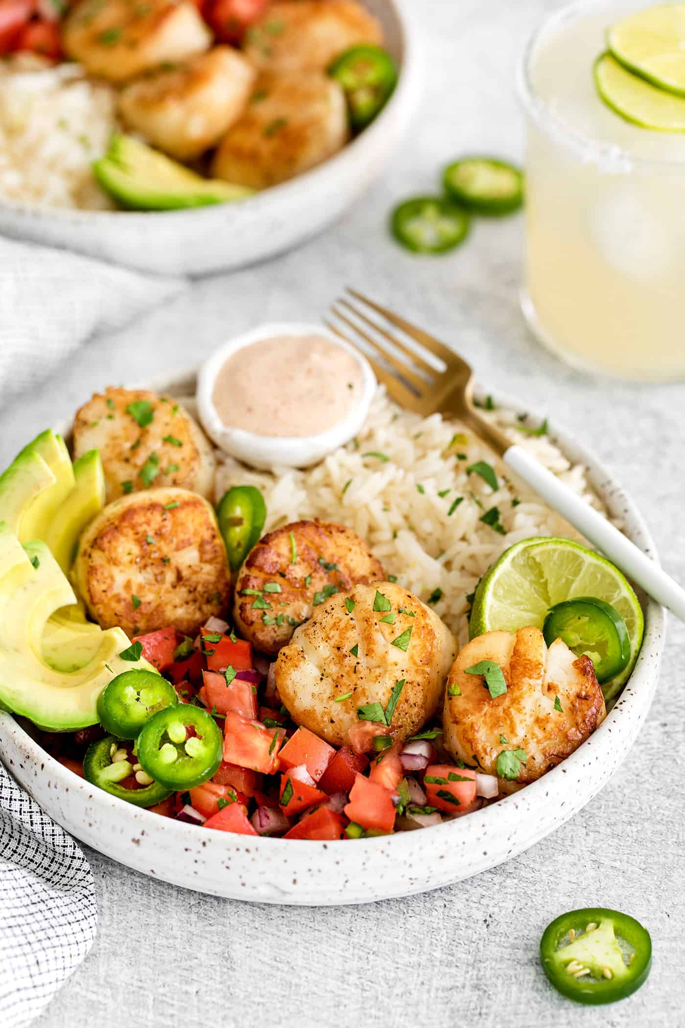 These Tex-Mex Scallop Rice Bowls are bright, refreshing, and packed with flavor, with scallops, pico de gallo, and lime crema. A rice bowl with scallops, pico de gallo, avocado, and lime crema