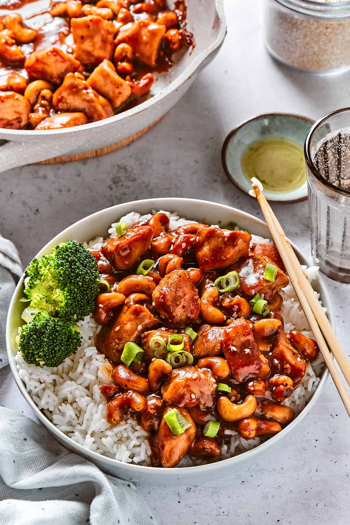 Quick, easy, and so flavorful, this Cashew Chicken stir fry features juicy pieces of chicken breast and cashews tossed in a garlic sauce. Cashew chicken over a bed of rice