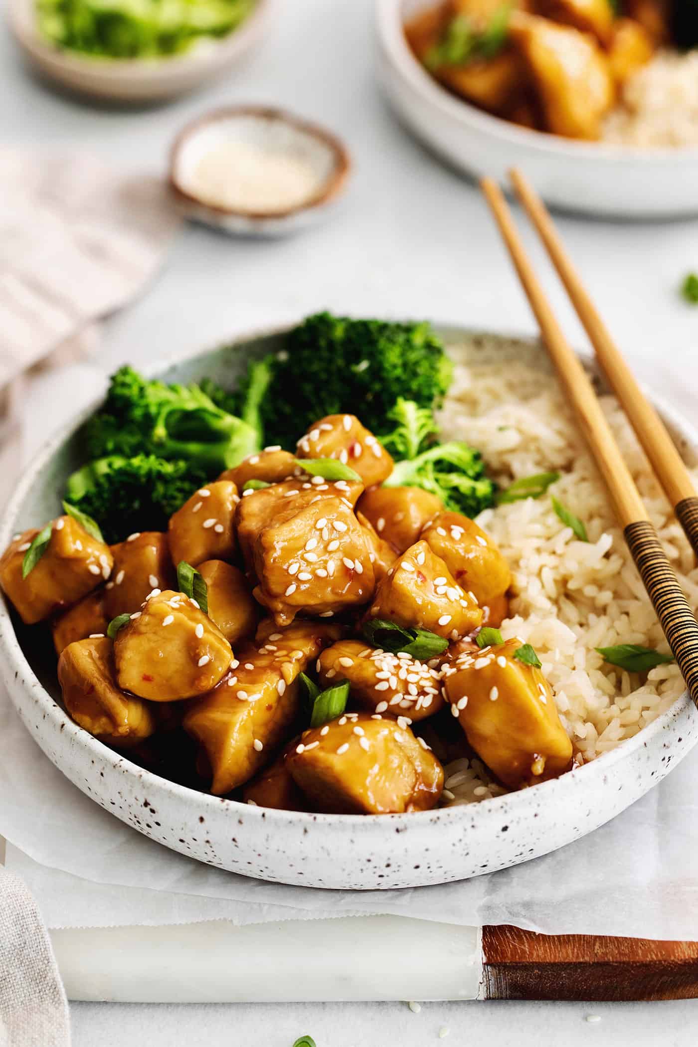Inspired by Chinese takeout, this Mandarin Chicken is tender and juicy, coated in a sweet and sticky sauce. Ready in 30 minutes! A plate of mandarin chicken with rice and broccoli