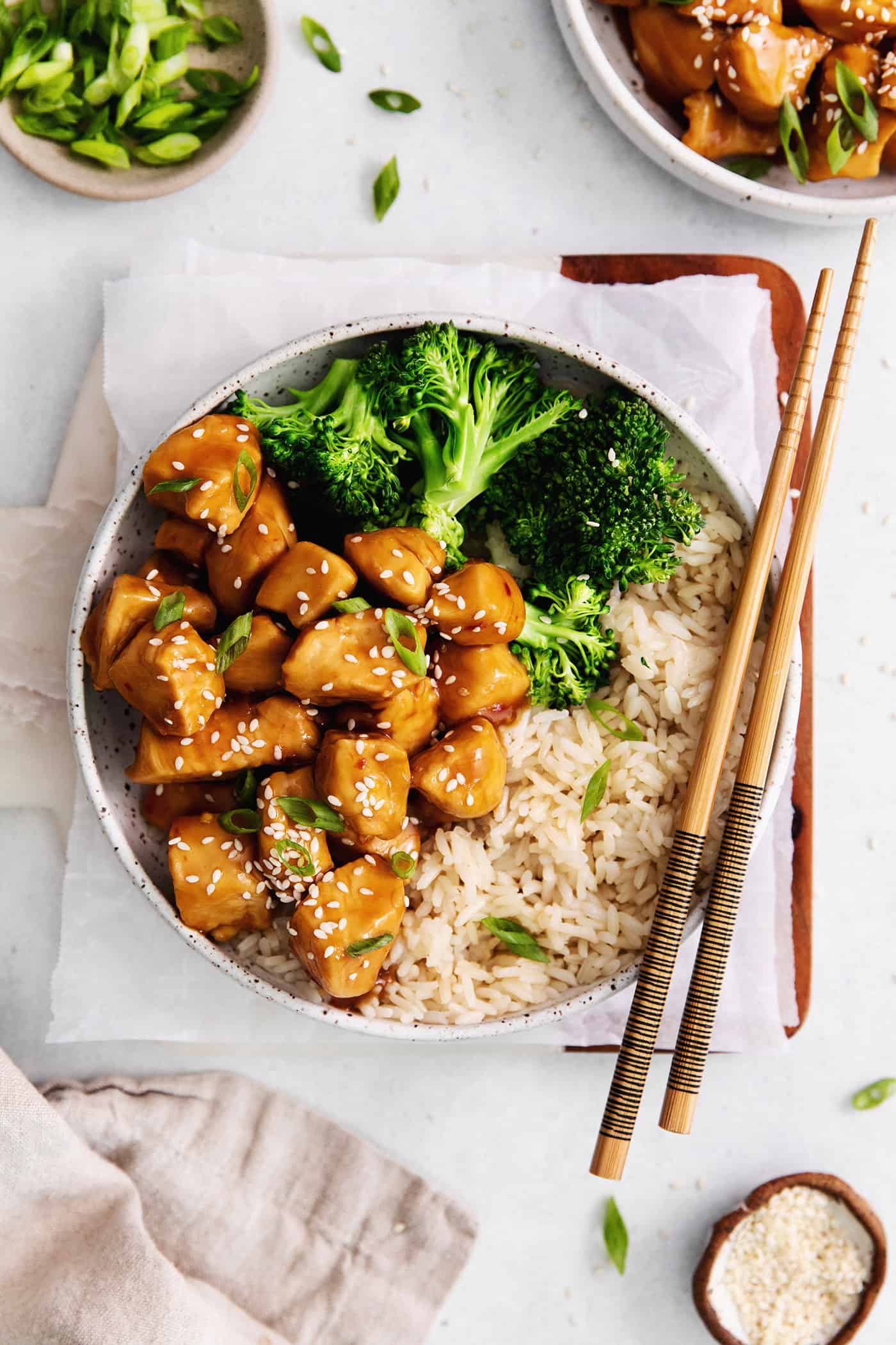 Inspired by Chinese takeout, this Mandarin Chicken is tender and juicy, coated in a sweet and sticky sauce. Ready in 30 minutes! Overhead view of a plate of mandarin chicken with broccoli and rice