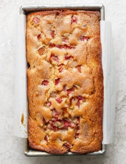 The rhubarb bread cools in the pan.
