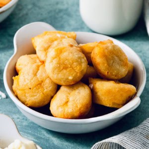 Bowl of Colombian pandebono