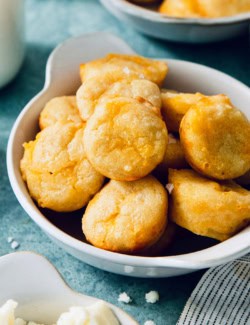 Bowl of Colombian pandebono